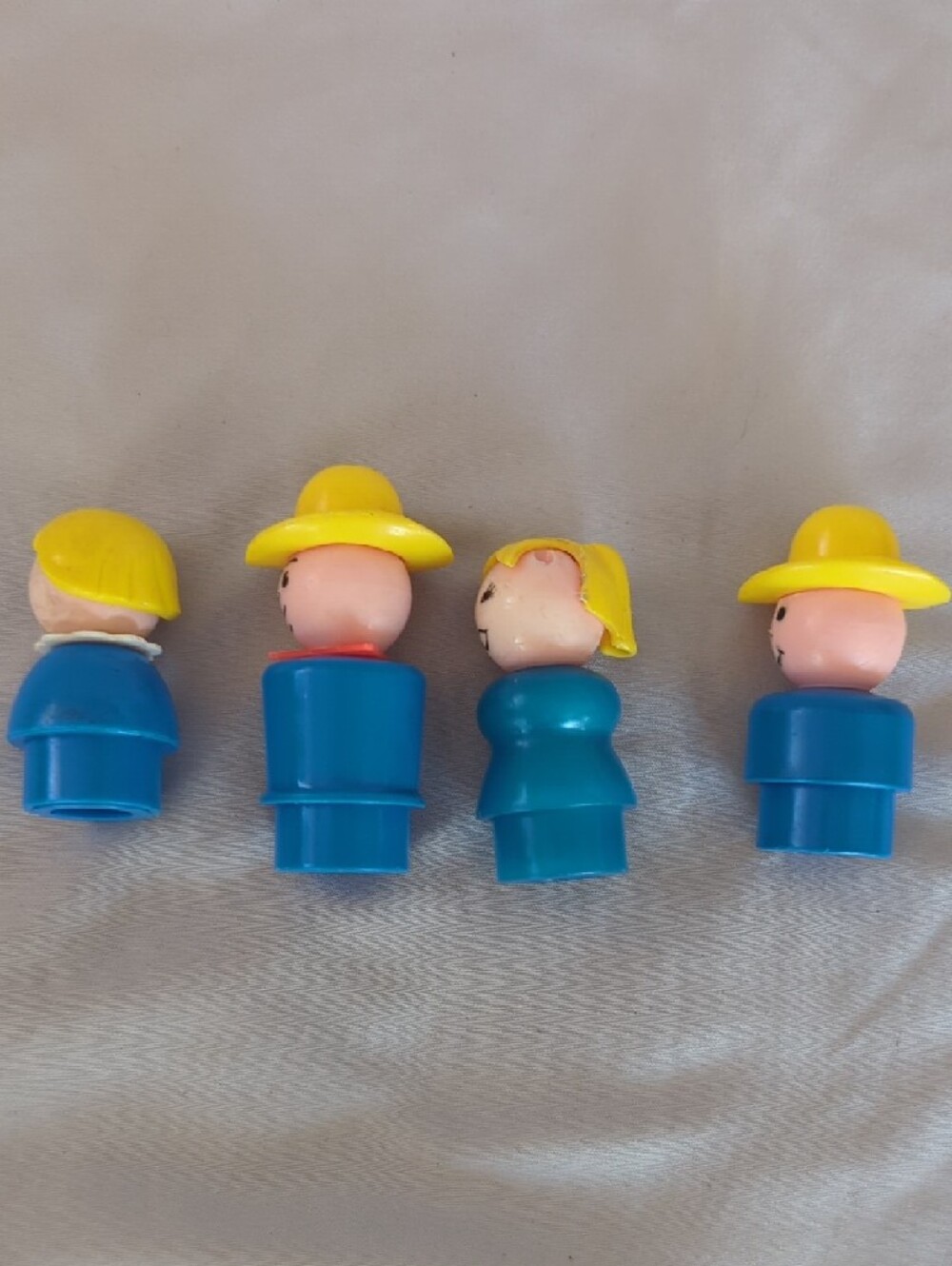 Vintage 1967 Fisher-Price Little People Family Farm Playset with Figures - Picture 12 of 13